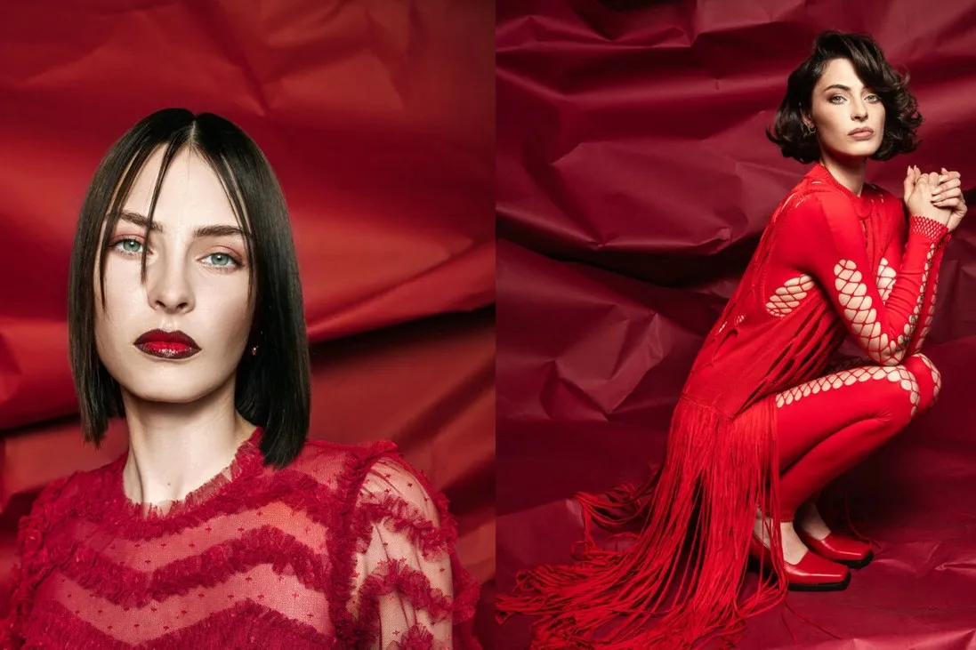 Zwei Fotos von Frauen mit mittellangem schwarzem Haar und roter Kleidung. Die Frau links trägt ihr Haar glatt mit Mittelscheitel und einer weichen Stufung in der Vorderpartie, während die Frau rechts eine voluminöse Föhnfrisur zeigt.